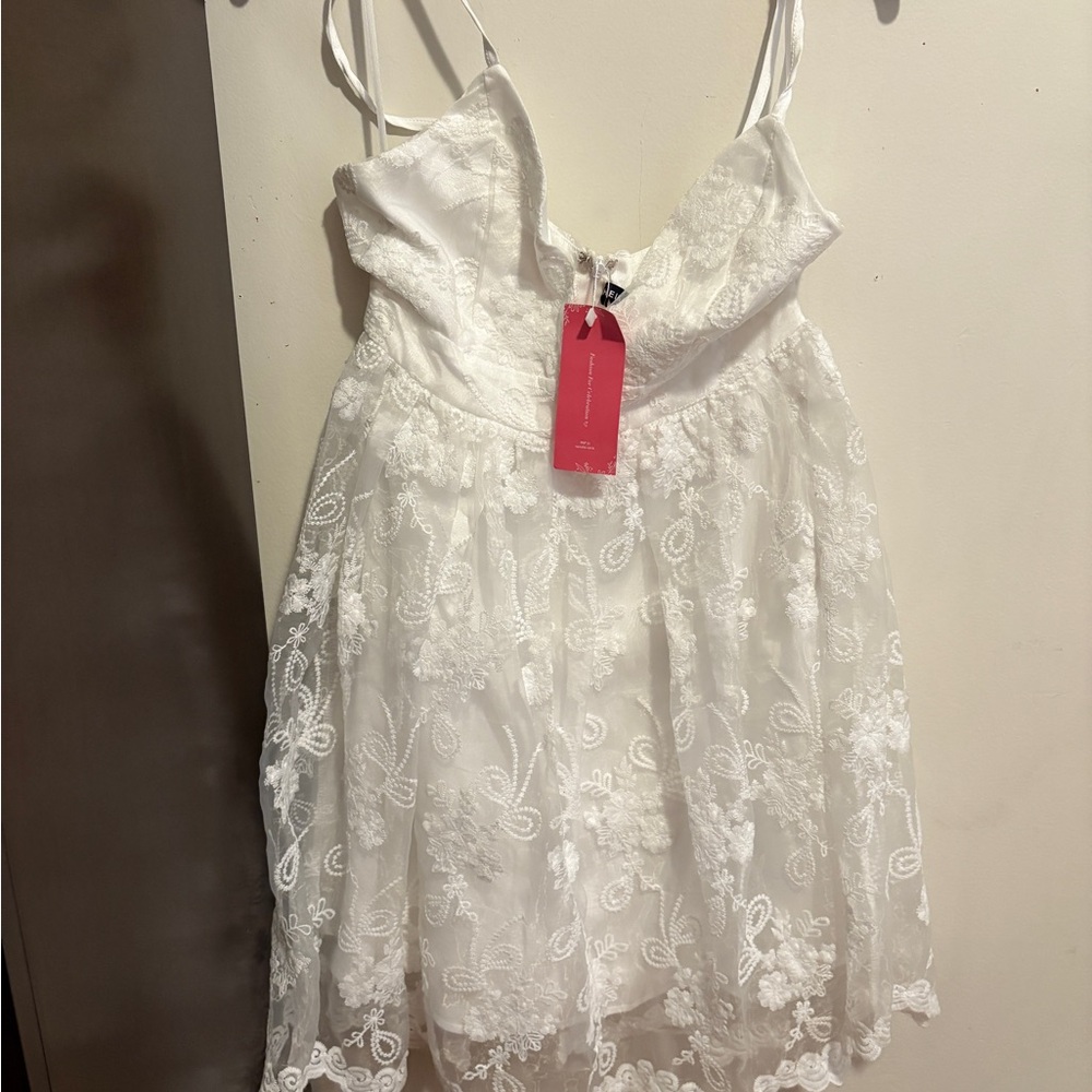 Elegant White Lace Women’s Dress